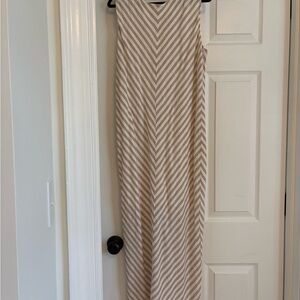 Everlane linen bias cut dress in bone/caramel

Size 2